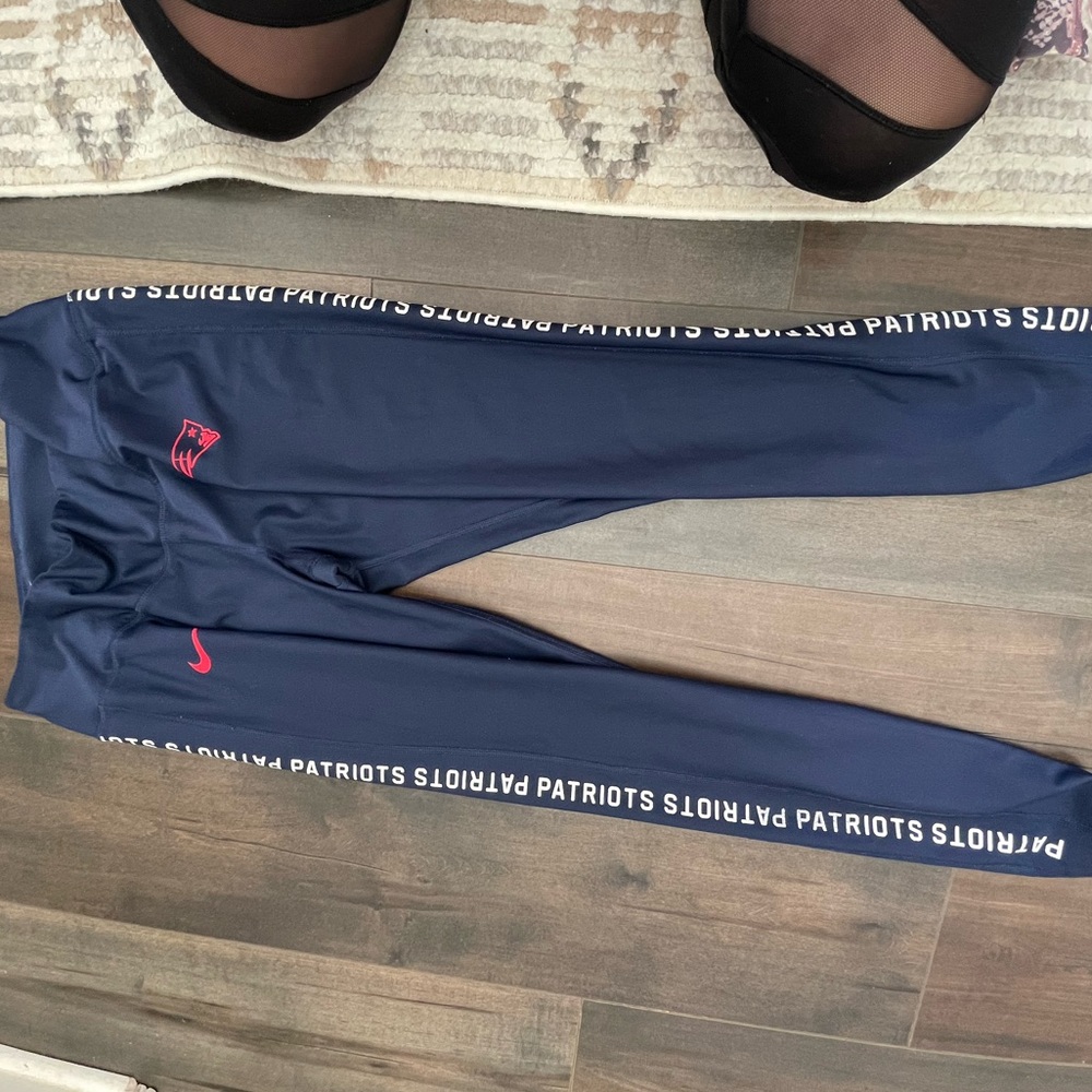 Size large Nike patriots workout pants